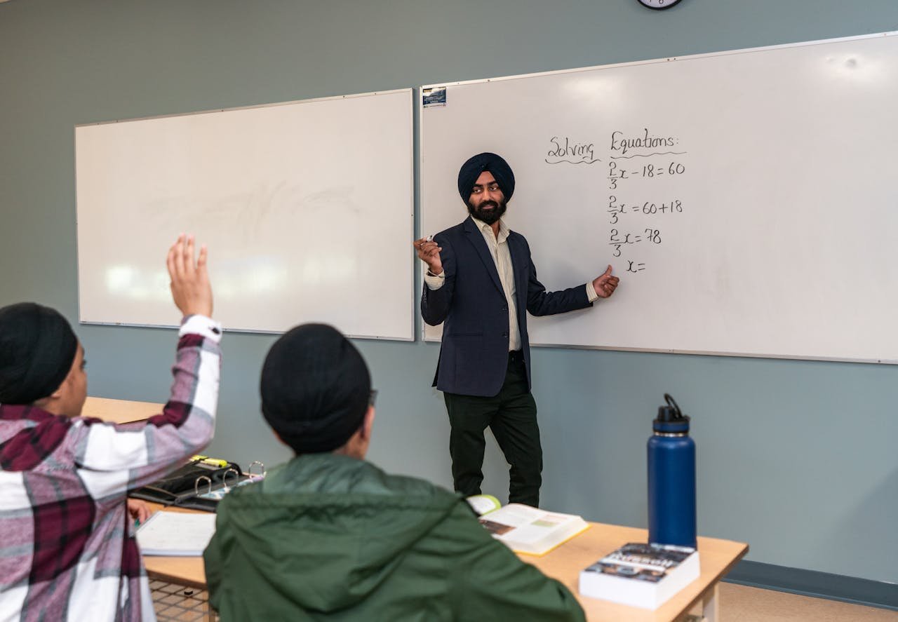 teacher is teaching mathematics to the class